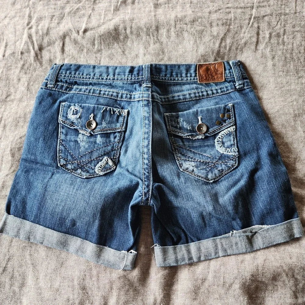 BKE Sloan Shorts Womens 28 Blue Denim Dark Wash Mid Rise Distressed Embellished - Picture 2 of 10